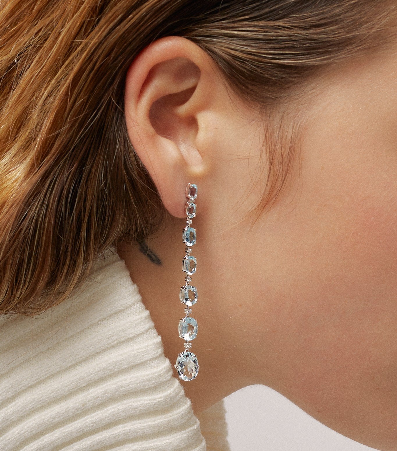 PENDIENTES LARGOS DE ORO BLANCO CON AGUAMARINA Y DIAMANTES