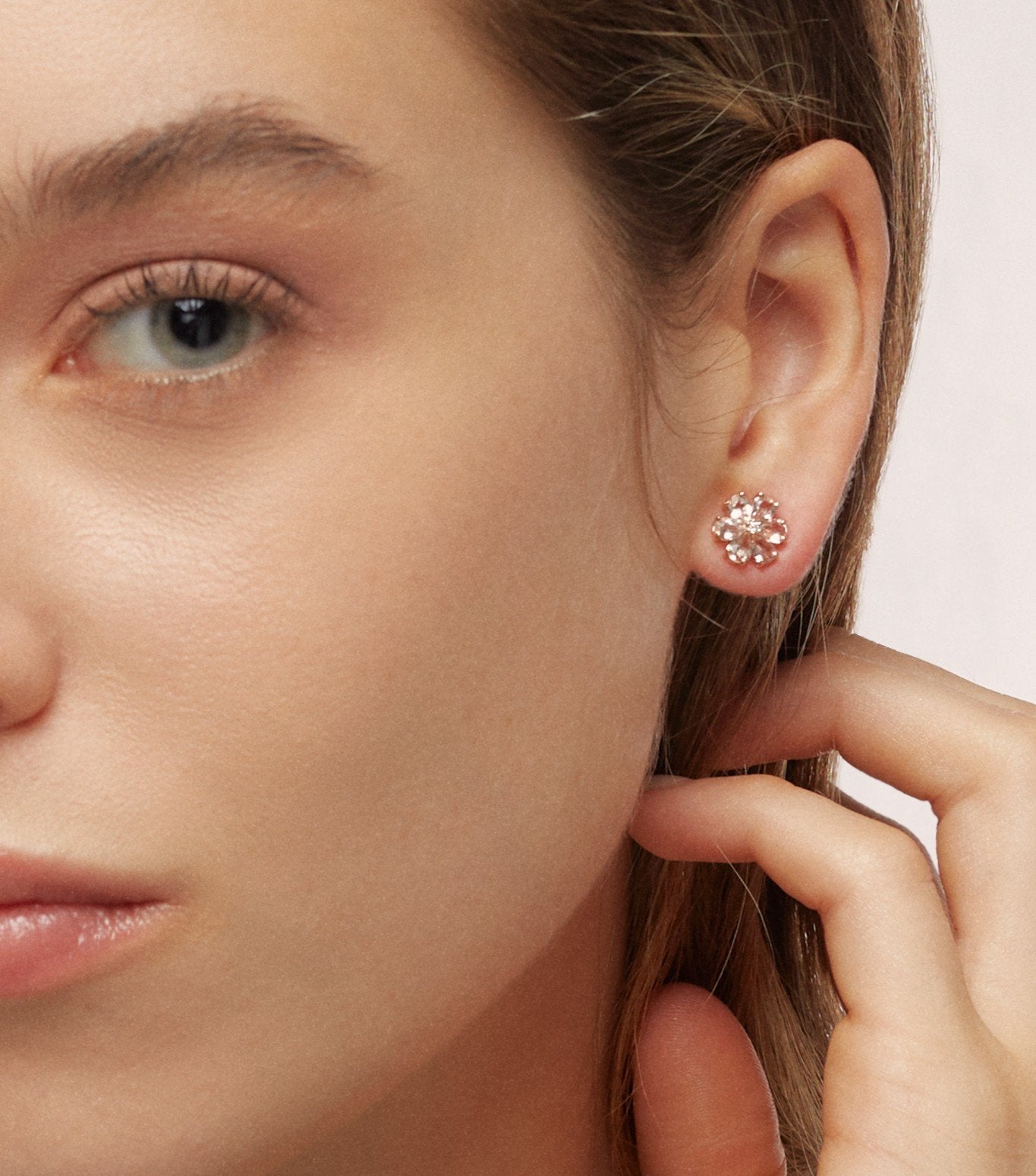 PENDIENTES ROSETÓN DE ORO ROSA CON MORGANITA Y DIAMANTES