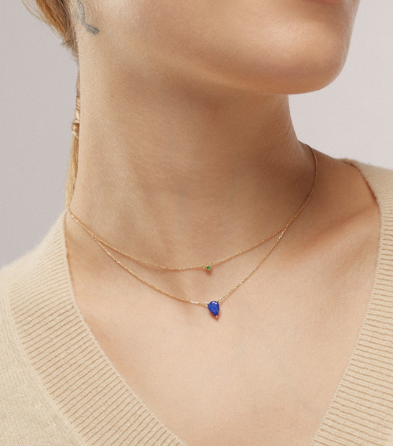 COLLAR DOBLE CON ESMERALDA Y LAPISLAZULI