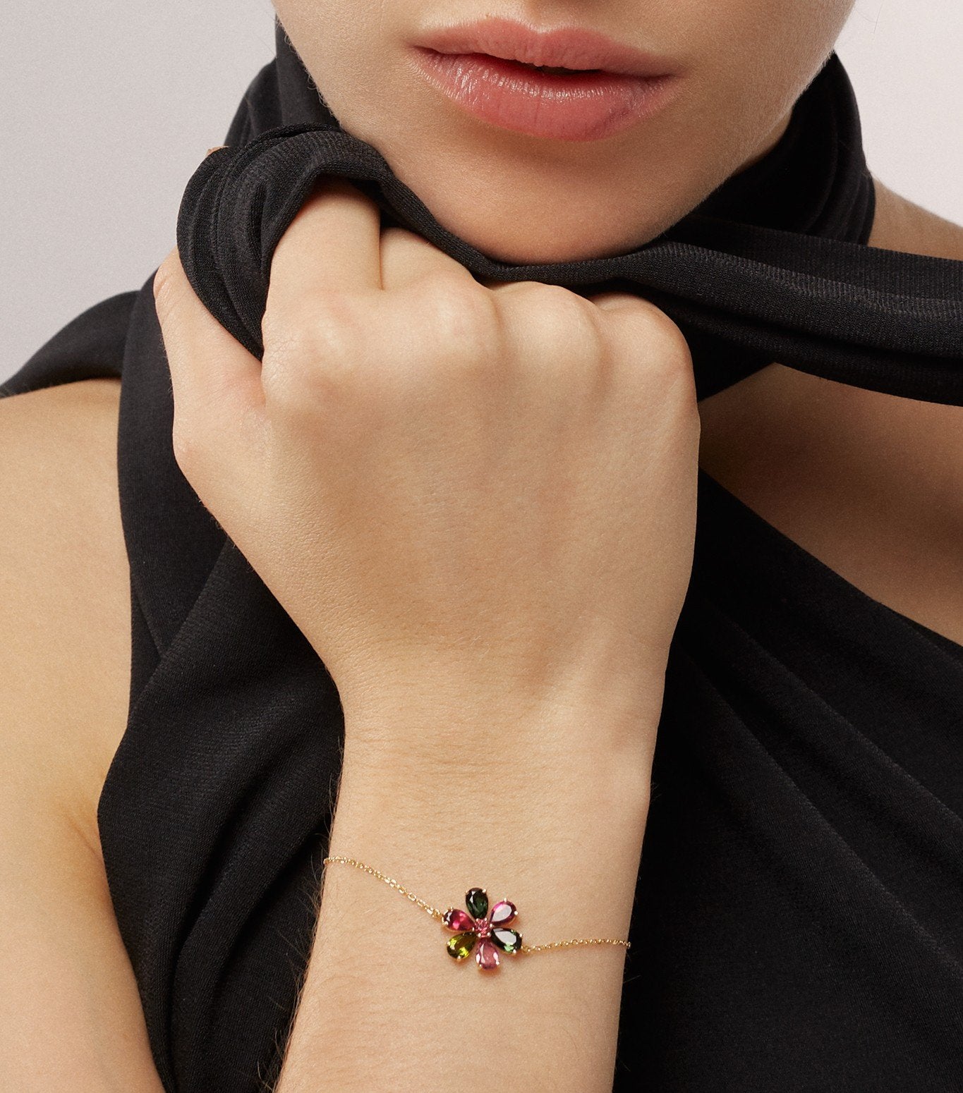 PULSERA ROSETÓN DE ORO Y TURMALINA MULTICOLOR